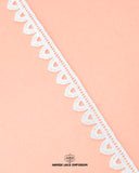 Zoomed view of the white 'Edging Lace 23580'