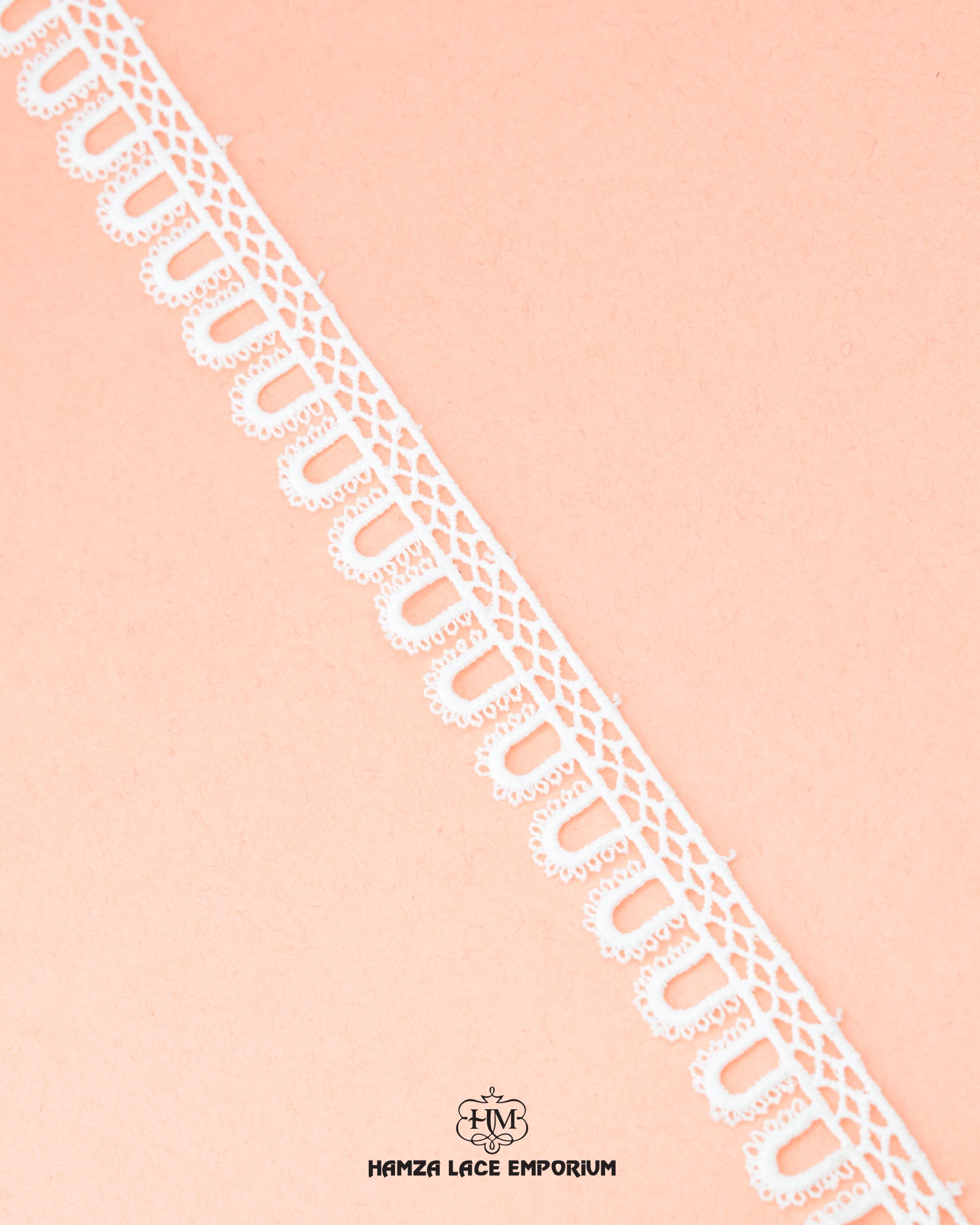 Zoomed view of the white color 'Edging Loop Lace 4608' and the brand name 'Hamza Lace' written at the bottom