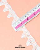 Size of the 'Edging Scallop Lace 5501' is shown as '1.25' inches with the help of a ruler