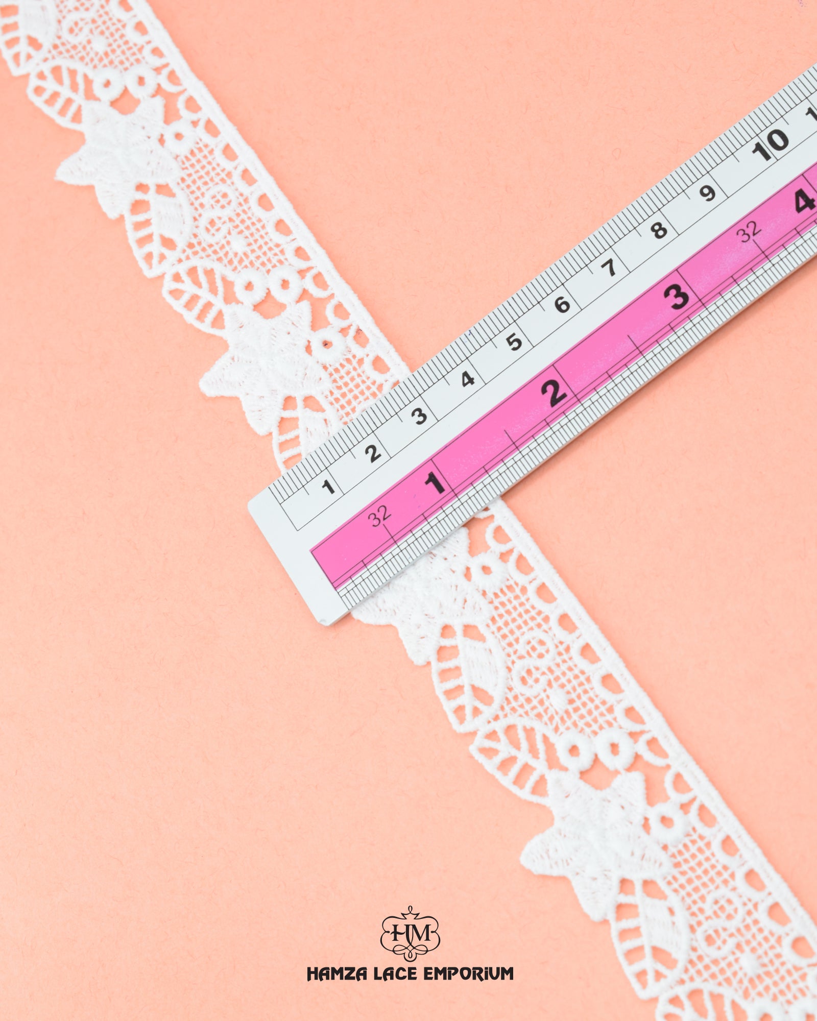 Size of the 'Edging Lace 5509' is shown as '1.25' inches with the help of a ruler