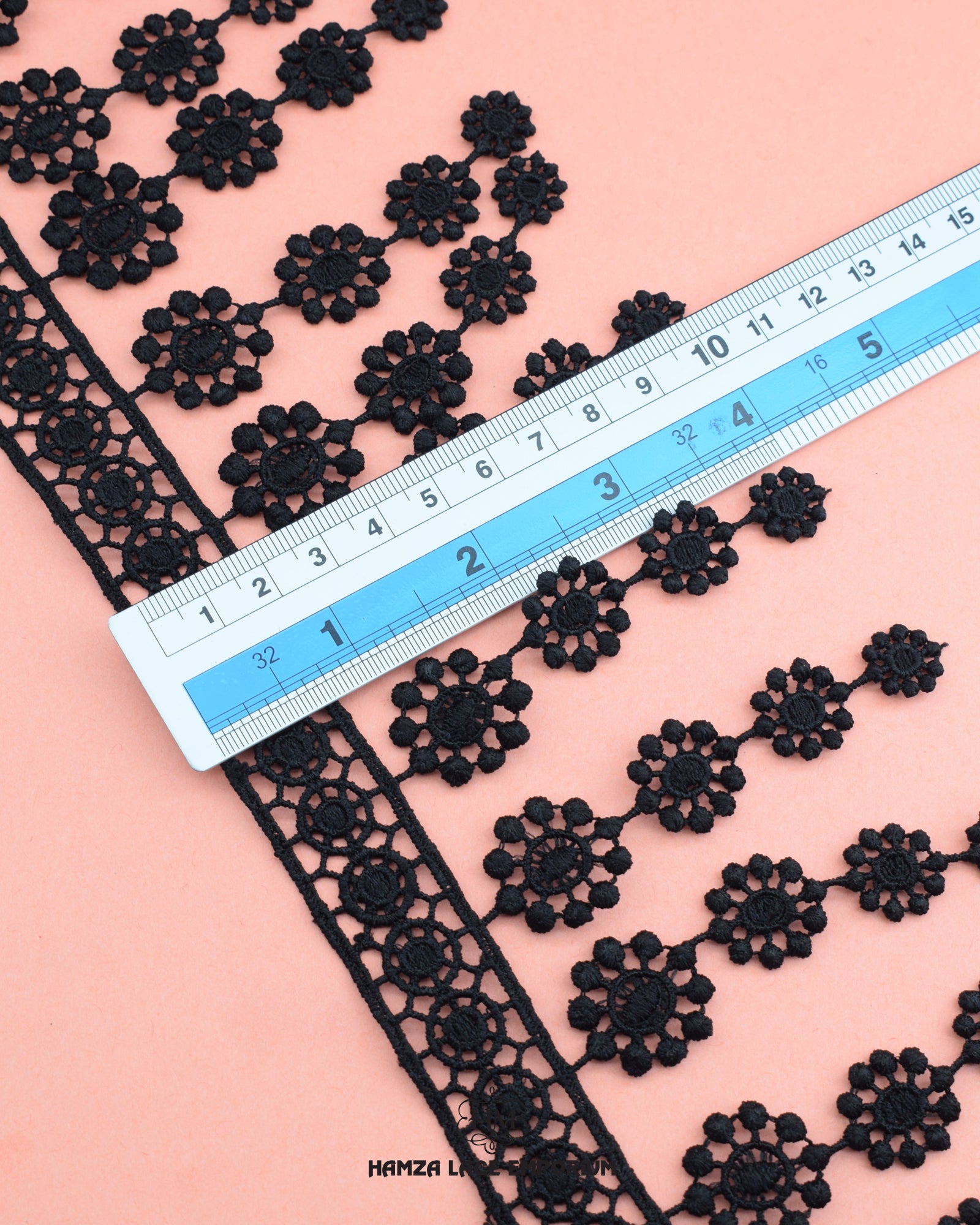 Using a scale, the size of the 'Edging Jhalar Lace 583' is shown