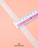 Size of the 'Edging Scallop Lace 5921' is shown as '0.75' inches with the help of a ruler