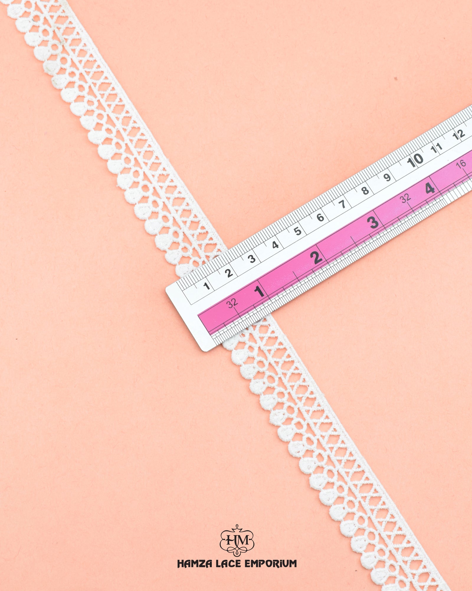 Size of the 'Edging Ball Lace 5935' is shown as '1' inch with the help of a ruler
