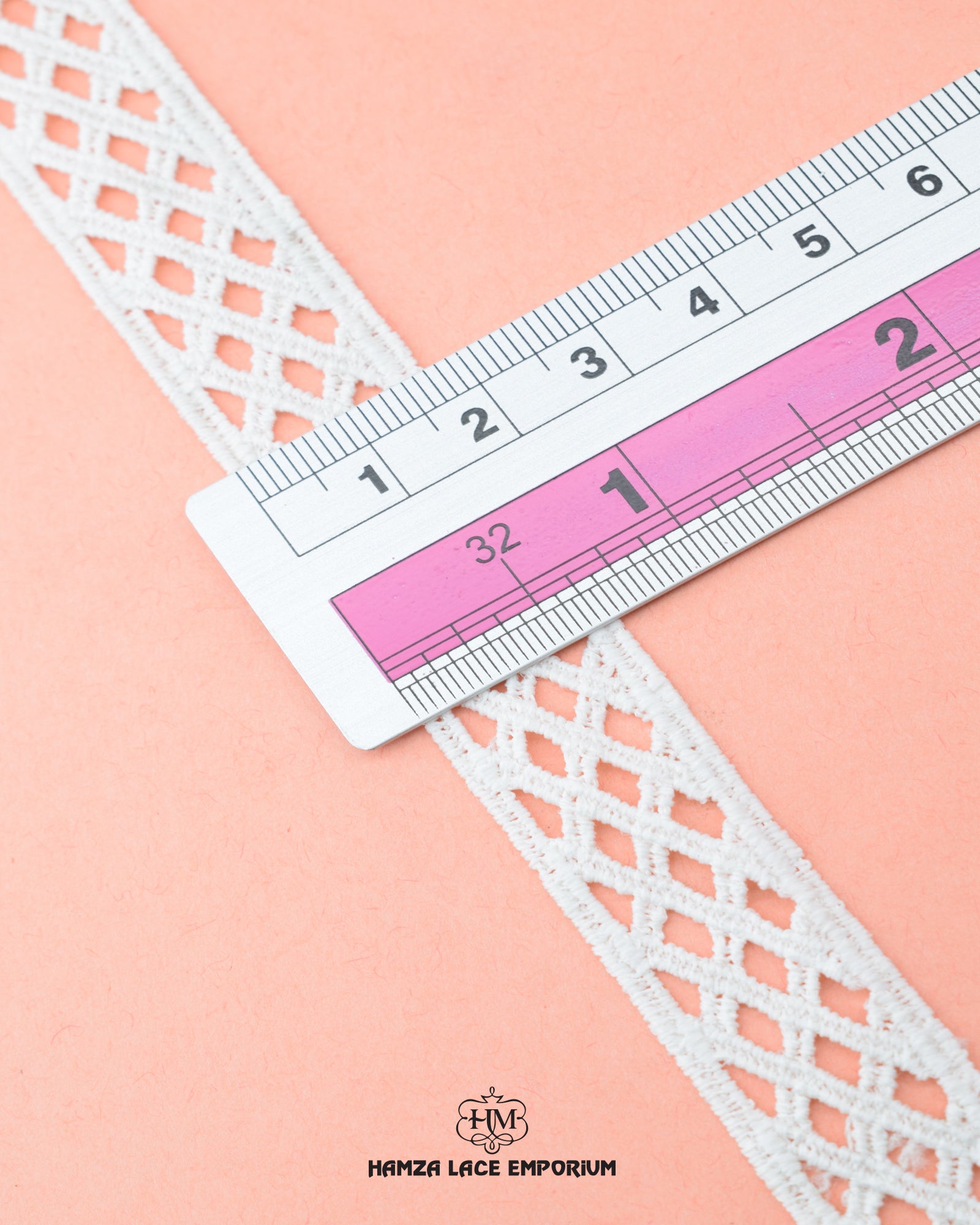 The size of the 'Center Filling Lace 7047' is given with the help of a ruler.