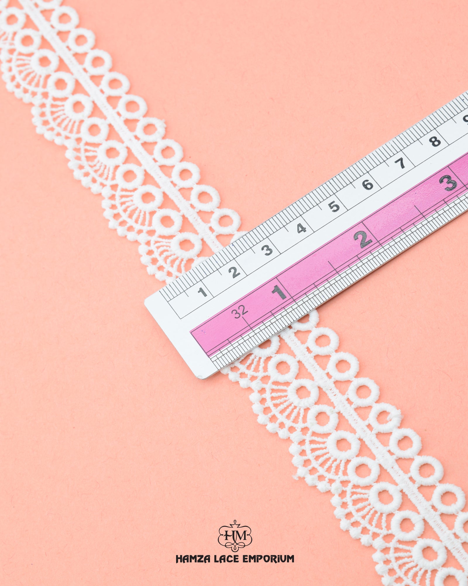 Size of the 'Edging Lace 7096' is shown as '0.5' inches with the help of a ruler