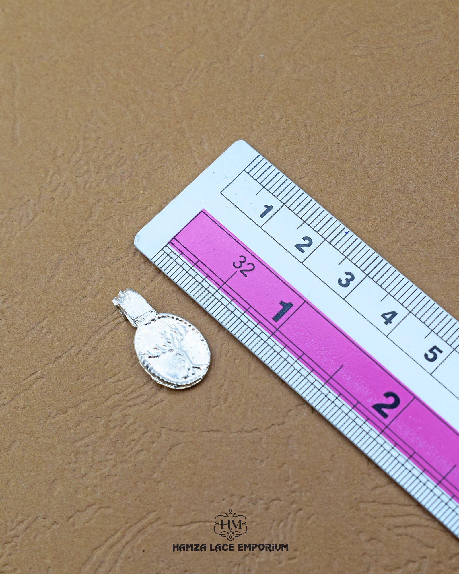 The 'Metal Coin MA211' size is showcased using a ruler for precise measurement.