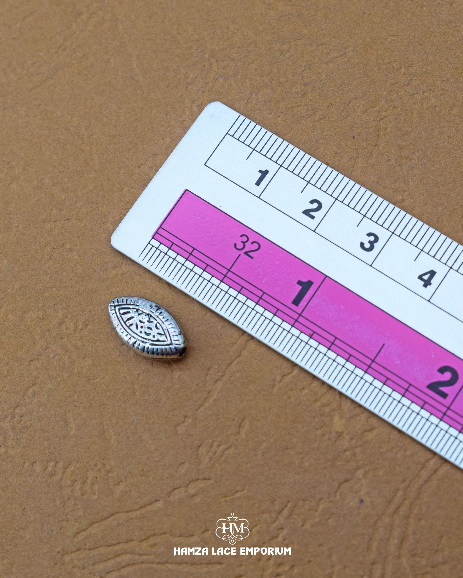 The size of the Beautifully designed 'Hanging Button MA335' is measured by using a ruler