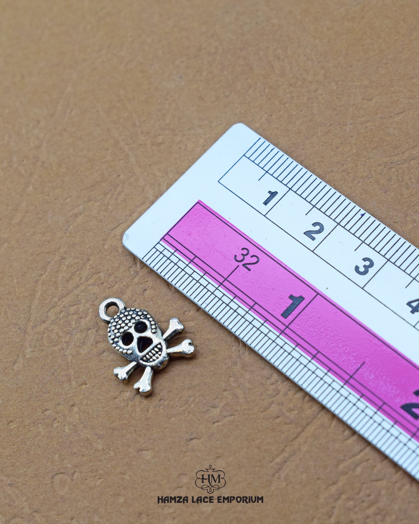 The 'Hanging Metal Button MA435' size is showcased using a ruler for precise measurement.