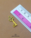 The size of the 'Key Design Metal Button MA524' is indicated using a ruler.