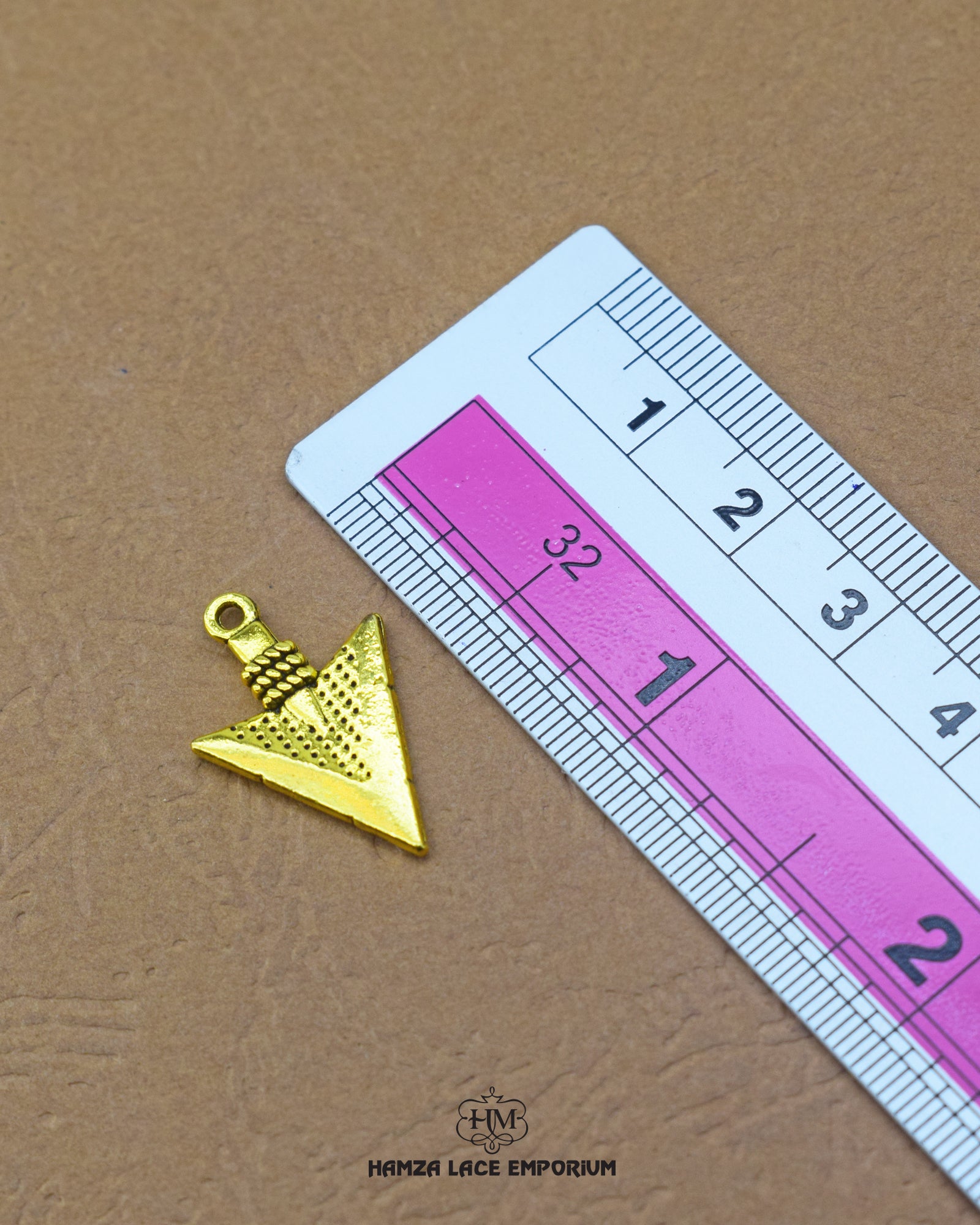 'Arrow Design Metal Button MA660' with ruler for size reference in the product image.
