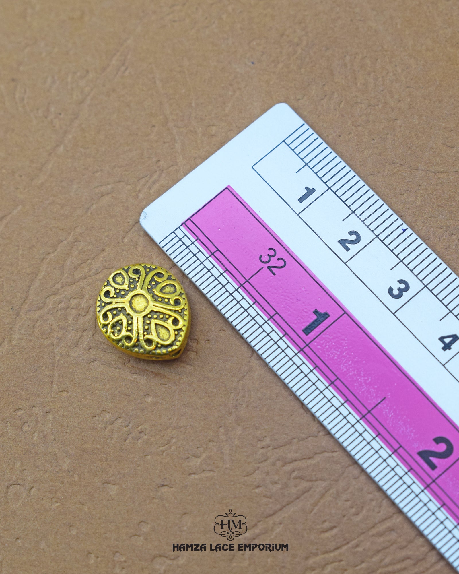 The size of the 'Oval Design Metal Button MA671' is showcased alongside a helpful ruler to visualize and assess the product size accurately.