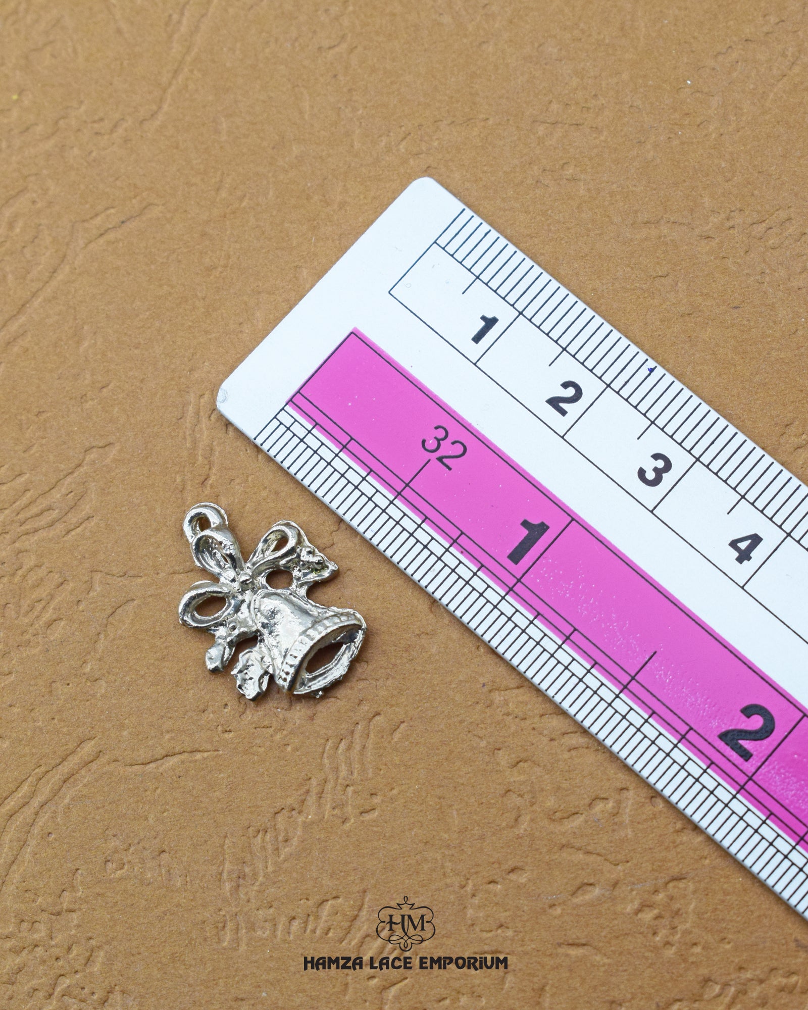 The 'Fancy Button MA8' size is showcased using a ruler for precise measurement.