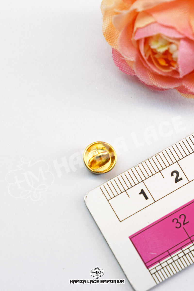 Size of the 'Golden Metal Button MB652' is given with the help of a ruler