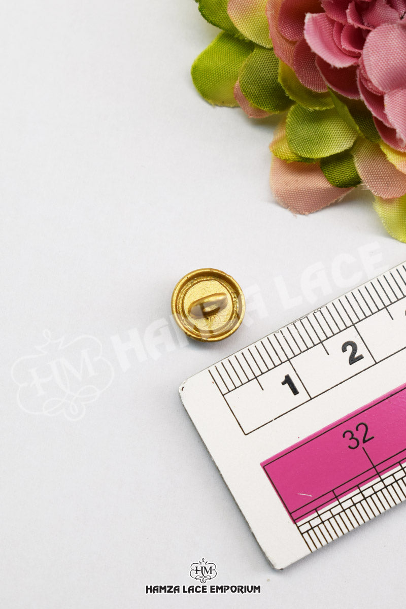 Size of the 'Blue Metal Button MB665' is given with the help of a ruler