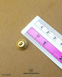 The size of the 'Metal Suiting Button MB259' is measured by using a ruler