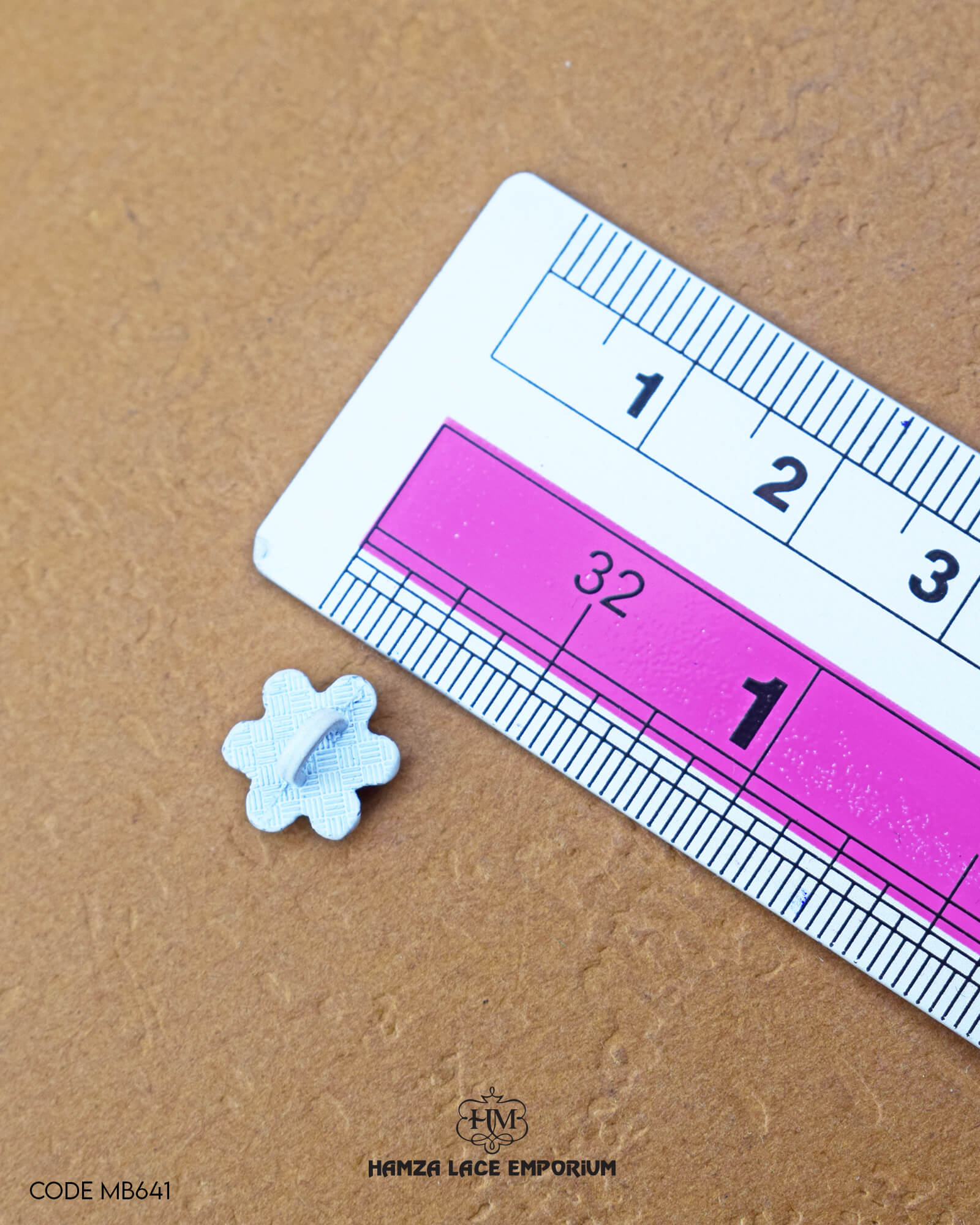 White 'Flower Design Plastic Button MB641'