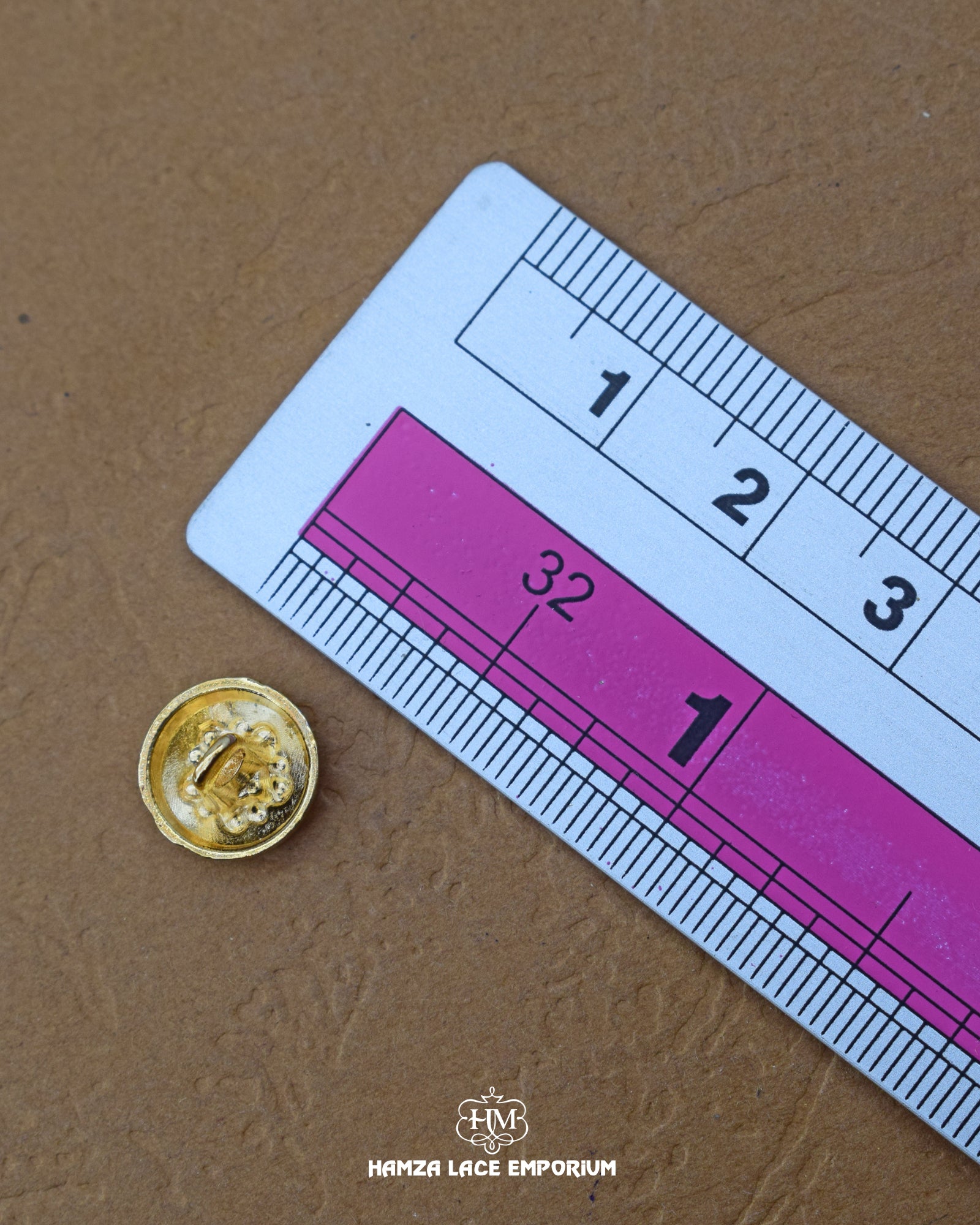 The size of the 'Golden Metal Button MB695' is measured by using a ruler