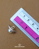 With the help of a Scale, the size of the 'Metal Button With Pearl MB739' is shown