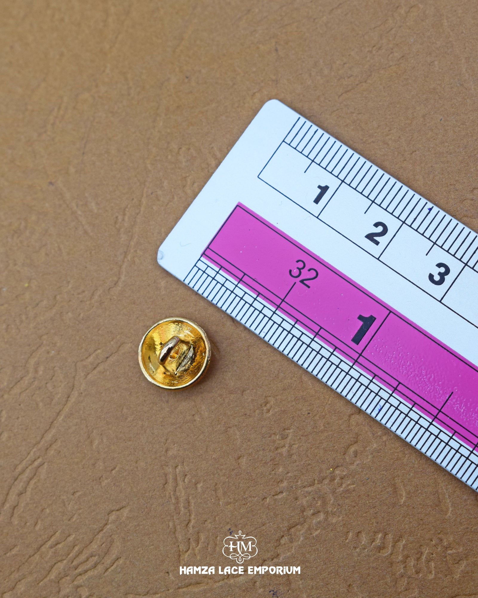The size of the 'Golden Metal Button MB740' is measured by using a ruler