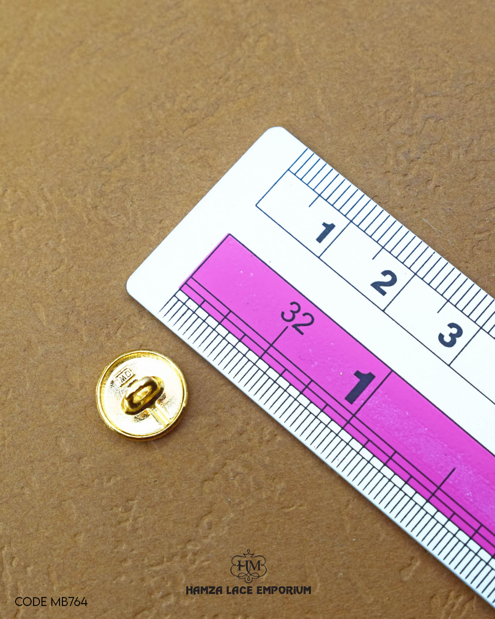 The size of the 'Metal Suiting Button MB754' is measured by using a ruler