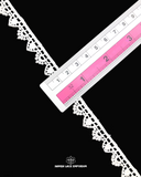 Size of the 'Edging Shuttle Lace 70733' is given as 0.5 inches with the help of a ruler