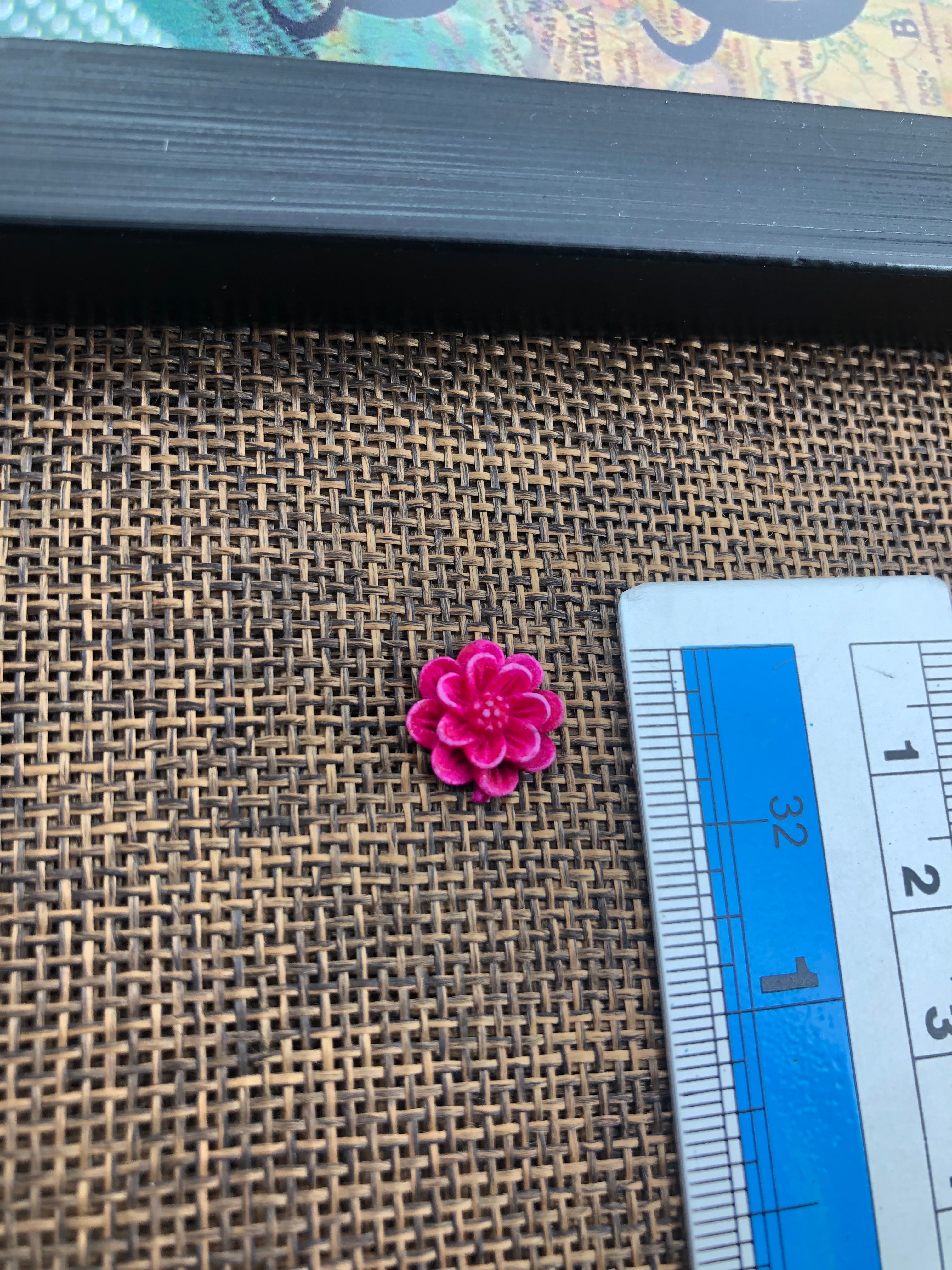 The size of the Beautifully designed 'Flower Design Plastic Button PB068' is measured by using a ruler