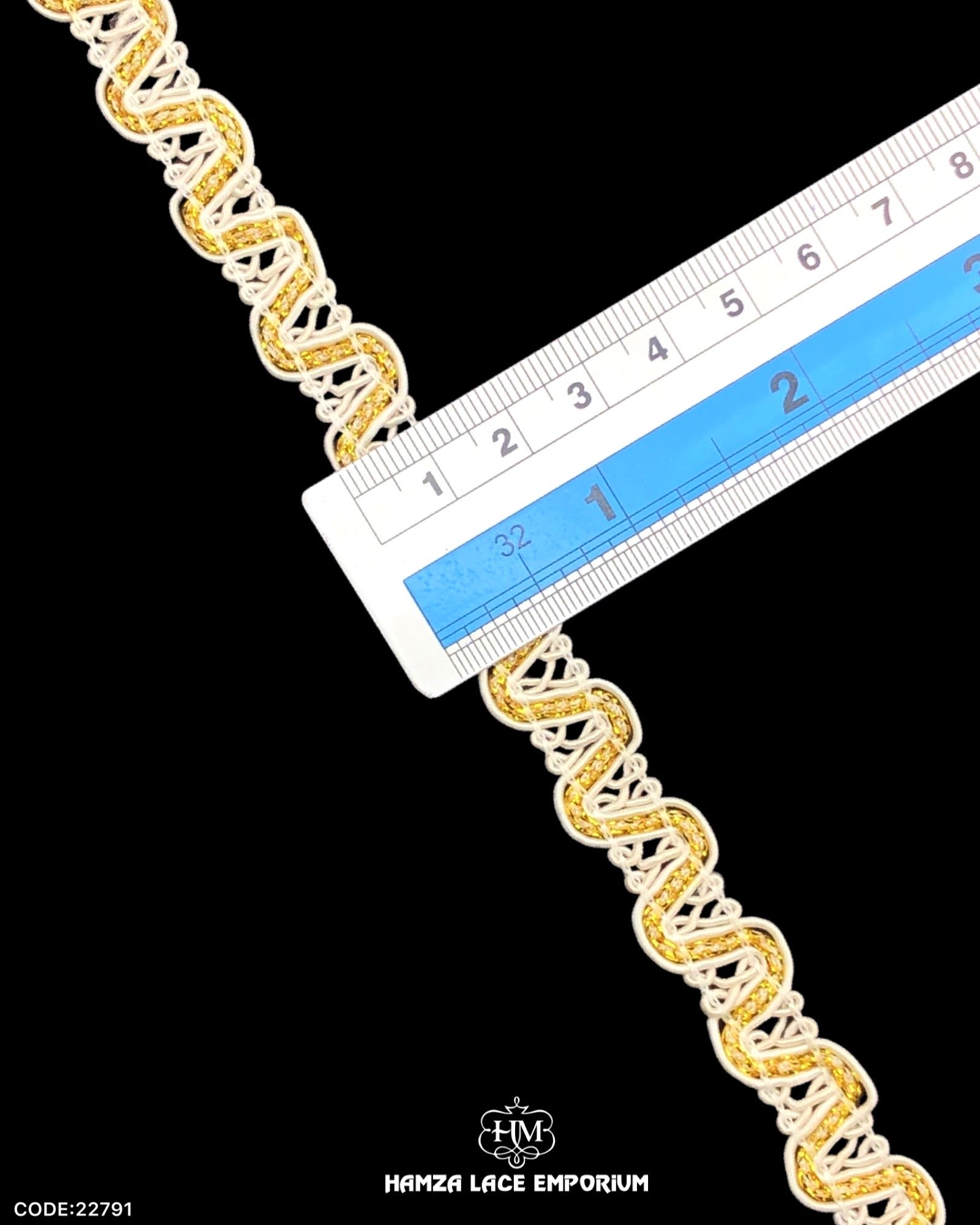 Size of the 'Zig Zag Tilla Lace 22791' is displayed with the help of a ruler