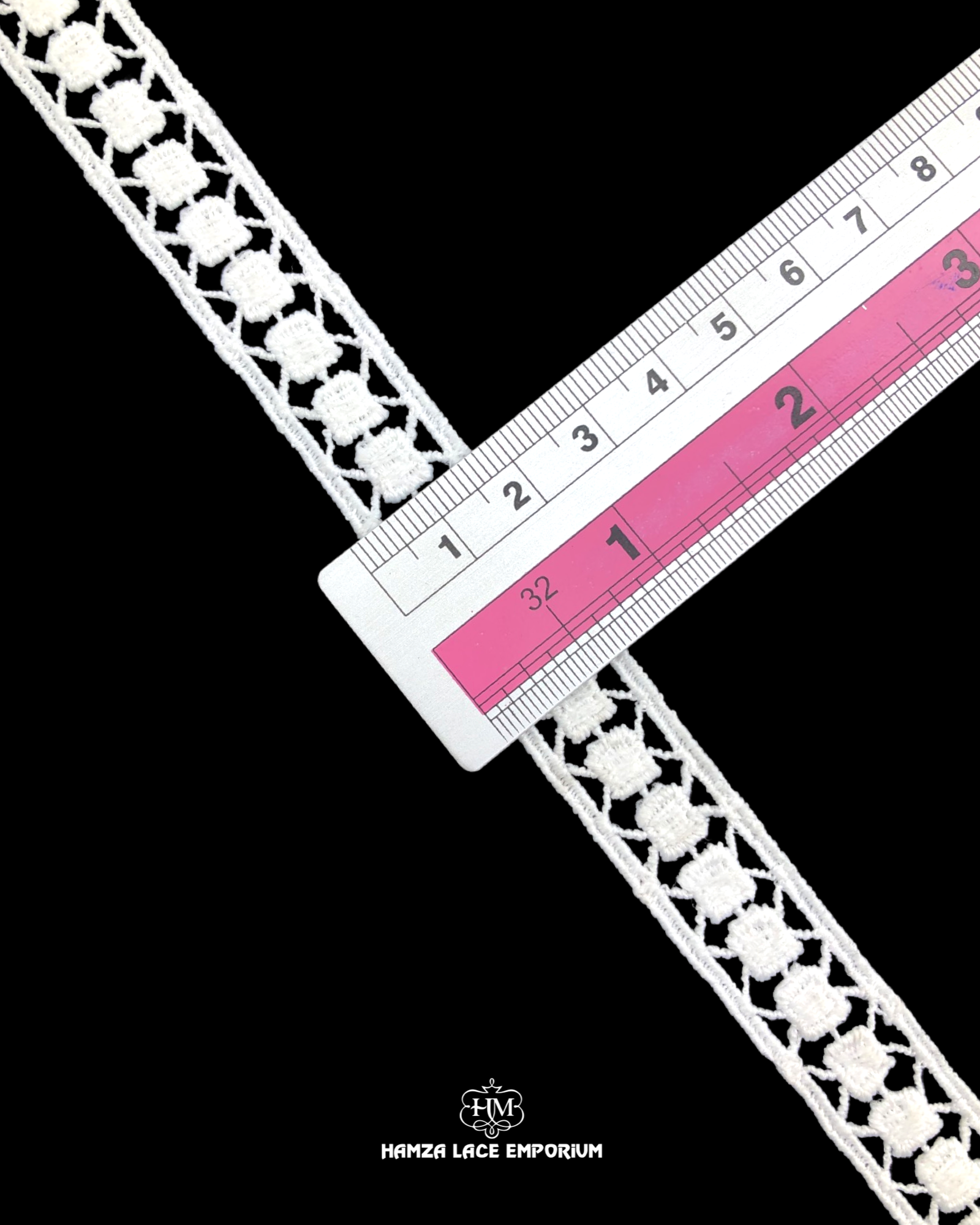 Size of the 'Center Filling Lace 2832' is given as 0.5 inches with the help of a ruler